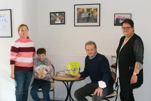 Bild: Vorstand von freiraum-europa mit Frau Schachtner vom Verein U are Special