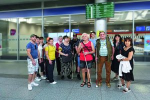 Bild: Gruppenfoto der Teilnehmer an der Führung am Bahnhof Linz